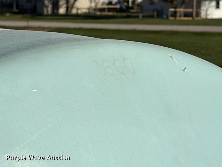 image for item FK1018 1988 Ford F700 flatbed truck