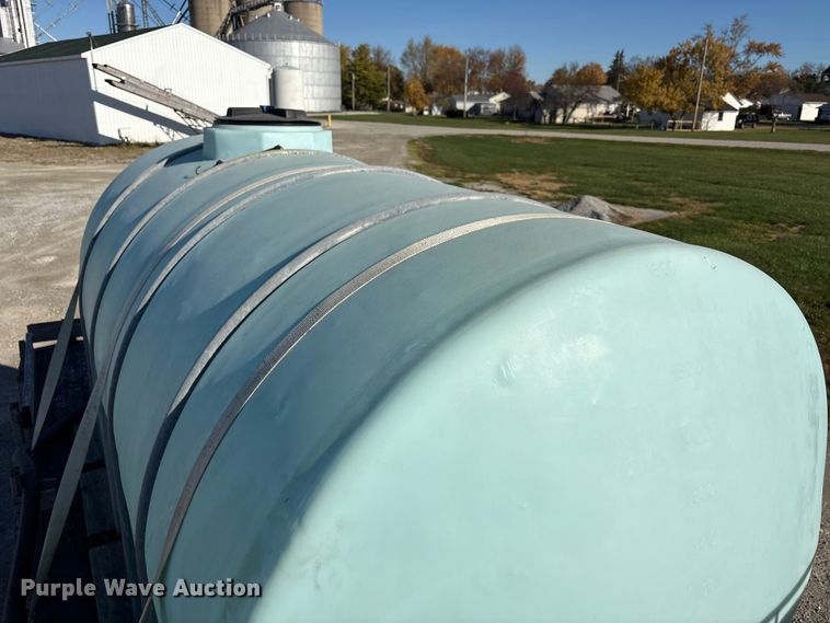 image for item FK1018 1988 Ford F700 flatbed truck