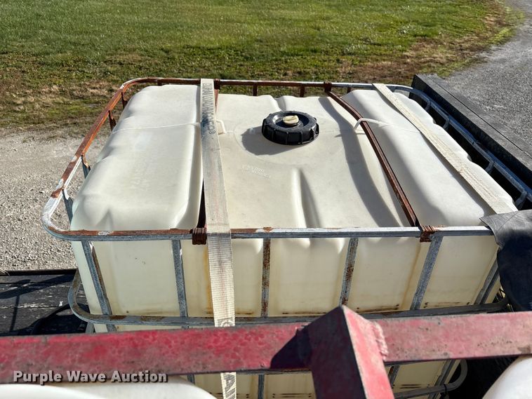 image for item FK1018 1988 Ford F700 flatbed truck