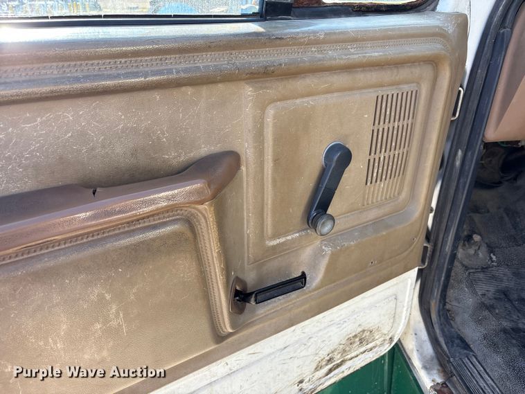 image for item FK1018 1988 Ford F700 flatbed truck