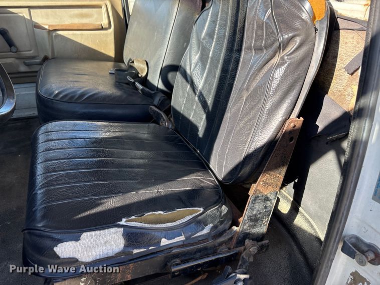 image for item FK1018 1988 Ford F700 flatbed truck