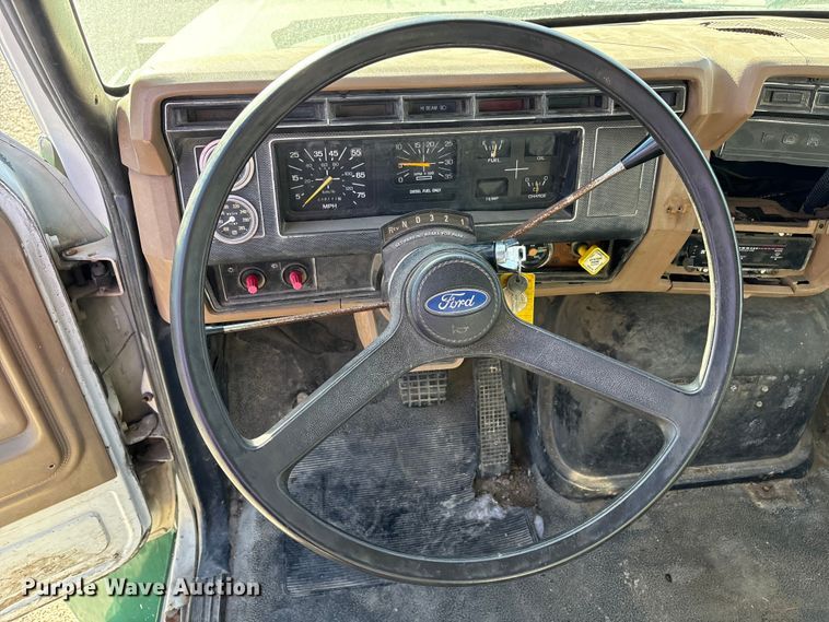 image for item FK1018 1988 Ford F700 flatbed truck