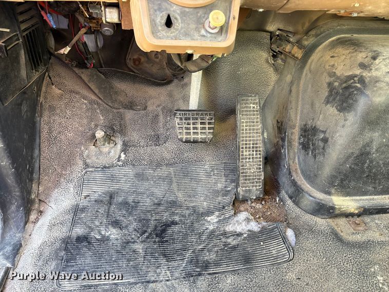 image for item FK1018 1988 Ford F700 flatbed truck