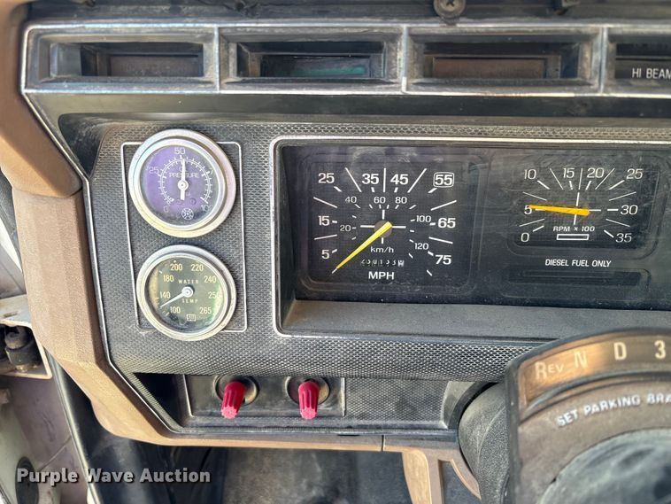 image for item FK1018 1988 Ford F700 flatbed truck