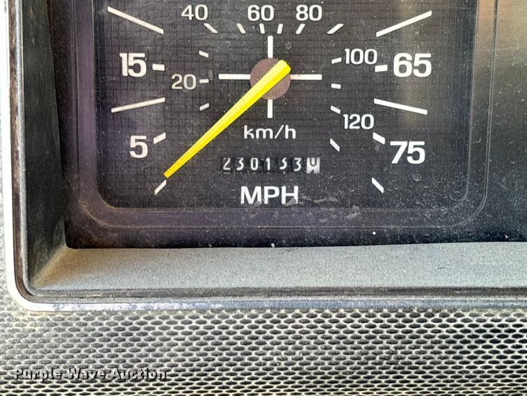 image for item FK1018 1988 Ford F700 flatbed truck