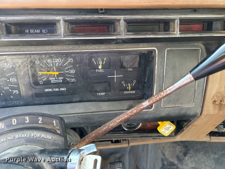 image for item FK1018 1988 Ford F700 flatbed truck