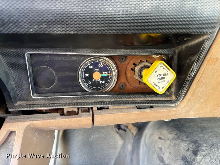 image for item FK1018 1988 Ford F700 flatbed truck