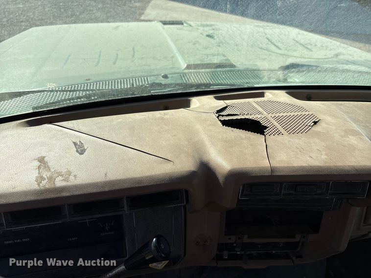 image for item FK1018 1988 Ford F700 flatbed truck