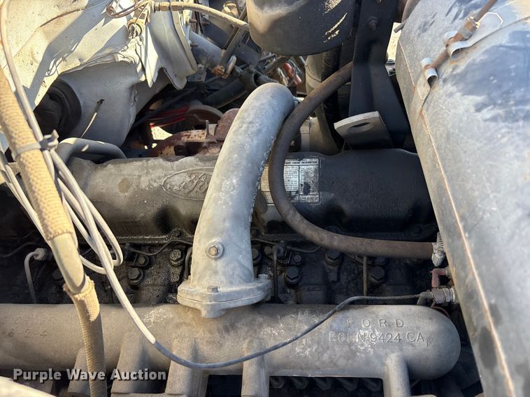 image for item FK1018 1988 Ford F700 flatbed truck