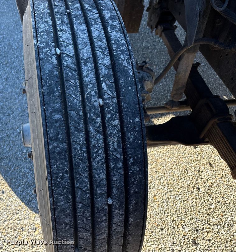 image for item FK1018 1988 Ford F700 flatbed truck