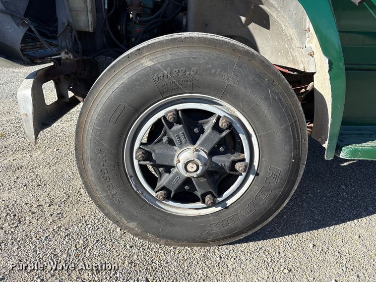 image for item FK1018 1988 Ford F700 flatbed truck