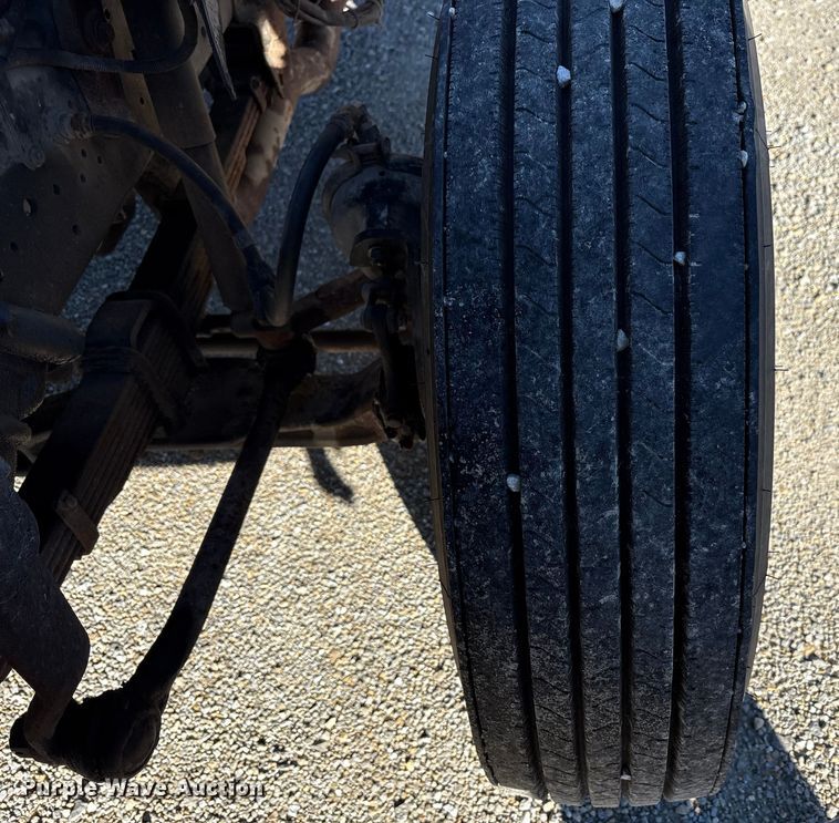 image for item FK1018 1988 Ford F700 flatbed truck