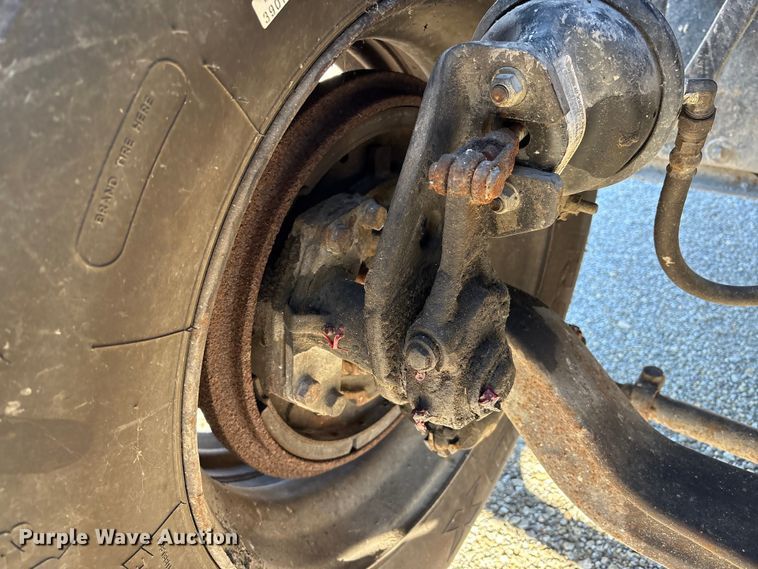 image for item FK1018 1988 Ford F700 flatbed truck