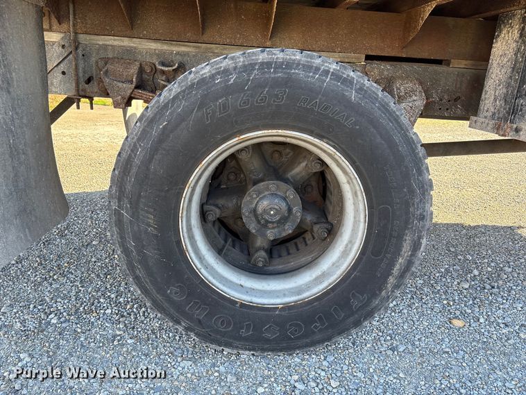 image for item FK1018 1988 Ford F700 flatbed truck