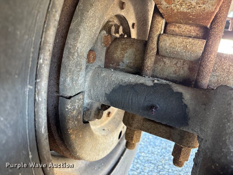 image for item FK1018 1988 Ford F700 flatbed truck