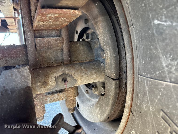 image for item FK1018 1988 Ford F700 flatbed truck