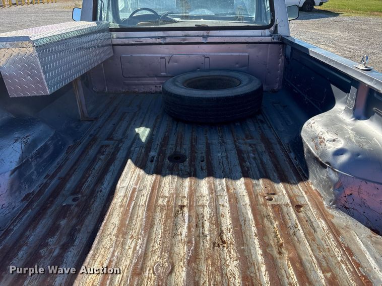 image for item FK1019 1997 Ford F350 XL pickup truck