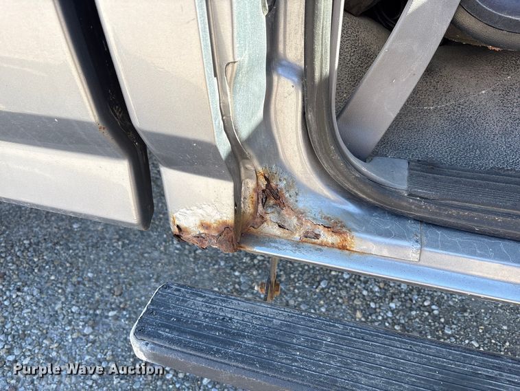 image for item FK1019 1997 Ford F350 XL pickup truck