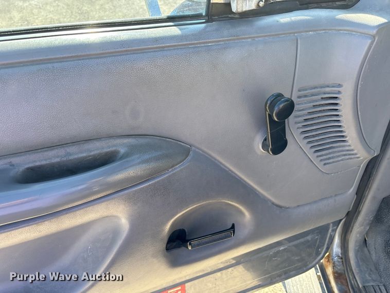 image for item FK1019 1997 Ford F350 XL pickup truck