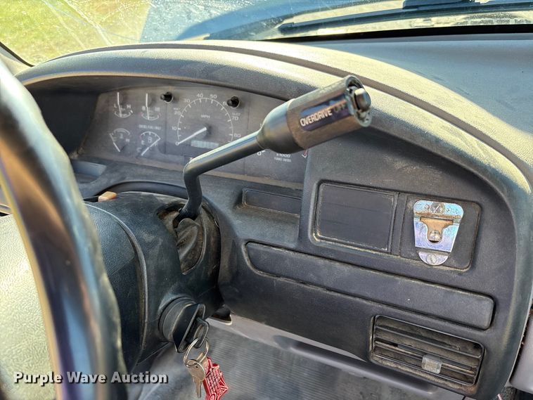 image for item FK1019 1997 Ford F350 XL pickup truck