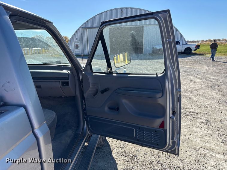 image for item FK1019 1997 Ford F350 XL pickup truck