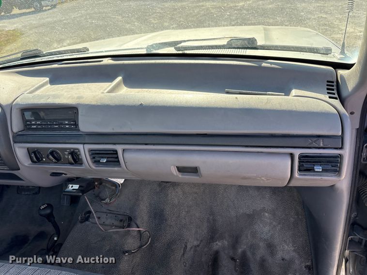 image for item FK1019 1997 Ford F350 XL pickup truck