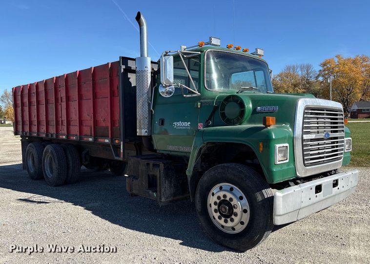 image for item FK1020 1994 Ford L9000 dump flatbed truck