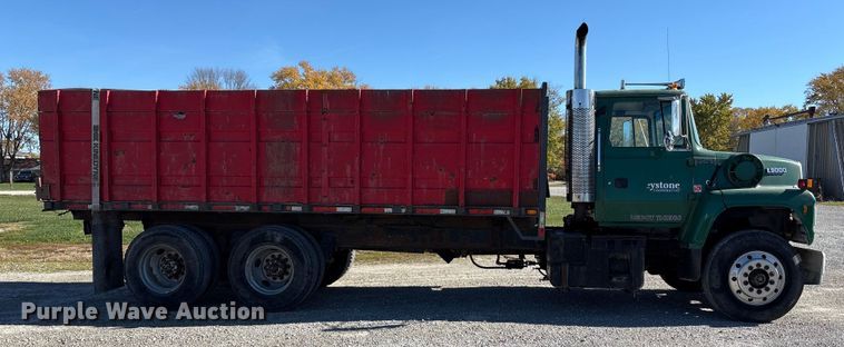 image for item FK1020 1994 Ford L9000 dump flatbed truck