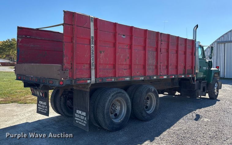 image for item FK1020 1994 Ford L9000 dump flatbed truck