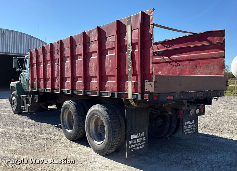 image for item FK1020 1994 Ford L9000 dump flatbed truck