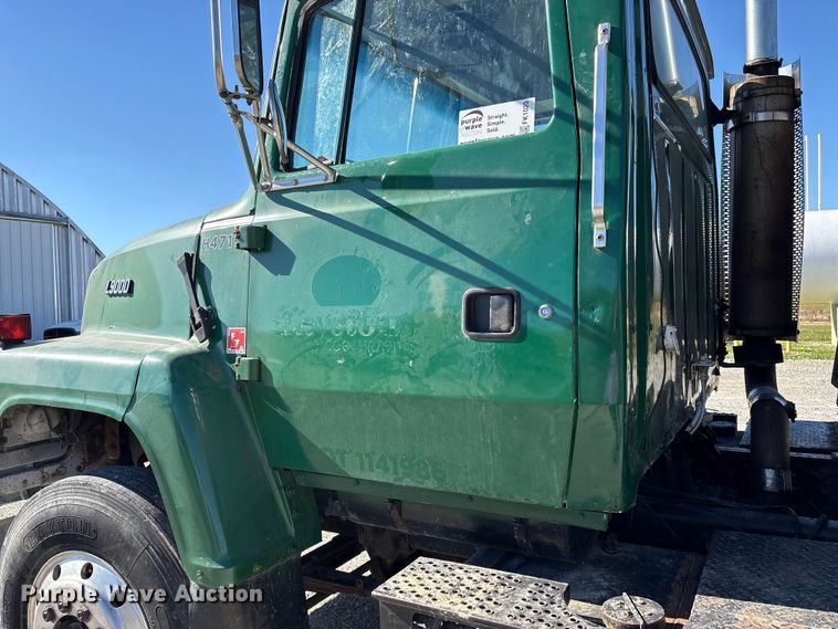 image for item FK1020 1994 Ford L9000 dump flatbed truck