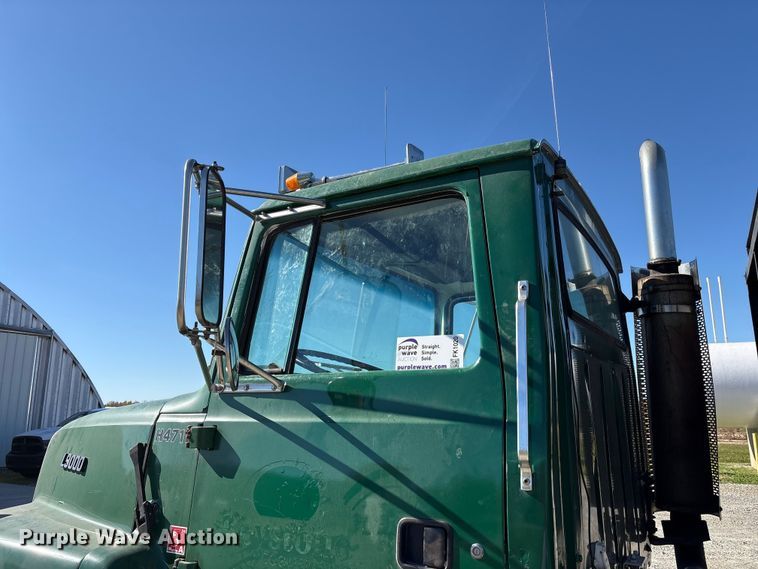 image for item FK1020 1994 Ford L9000 dump flatbed truck