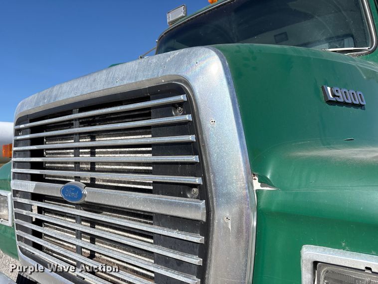 image for item FK1020 1994 Ford L9000 dump flatbed truck