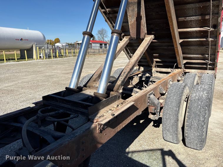 image for item FK1020 1994 Ford L9000 dump flatbed truck