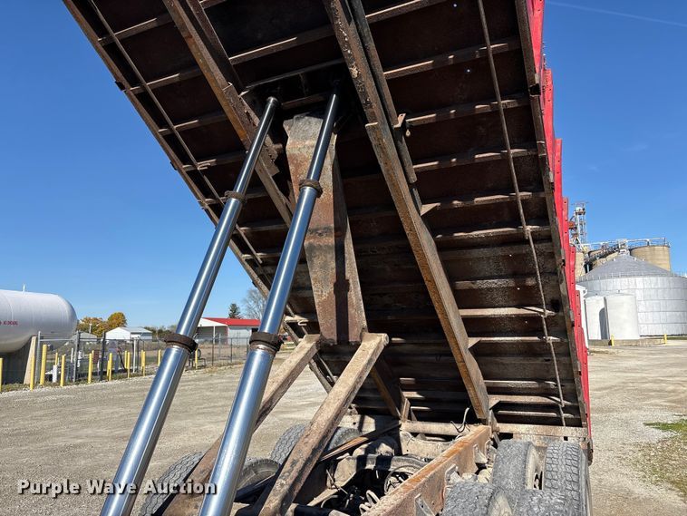 image for item FK1020 1994 Ford L9000 dump flatbed truck