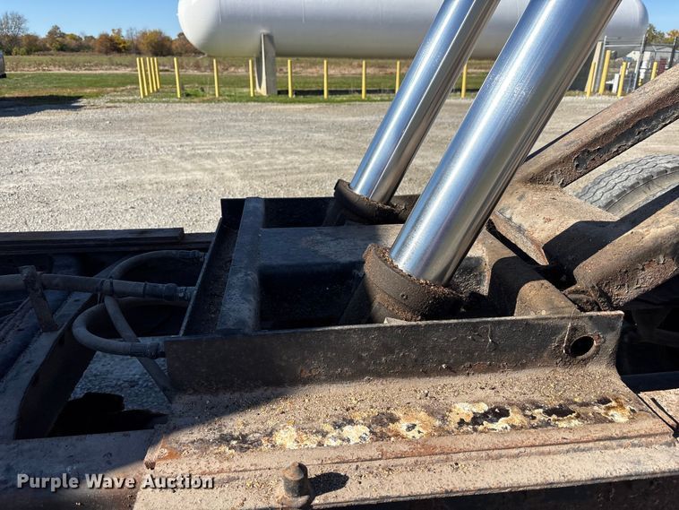 image for item FK1020 1994 Ford L9000 dump flatbed truck