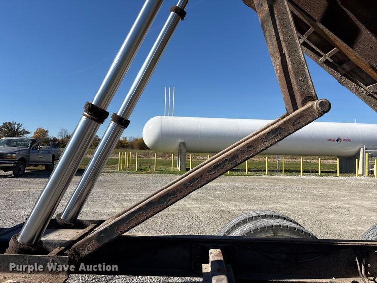 image for item FK1020 1994 Ford L9000 dump flatbed truck