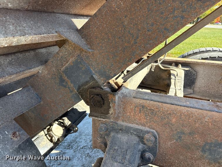 image for item FK1020 1994 Ford L9000 dump flatbed truck