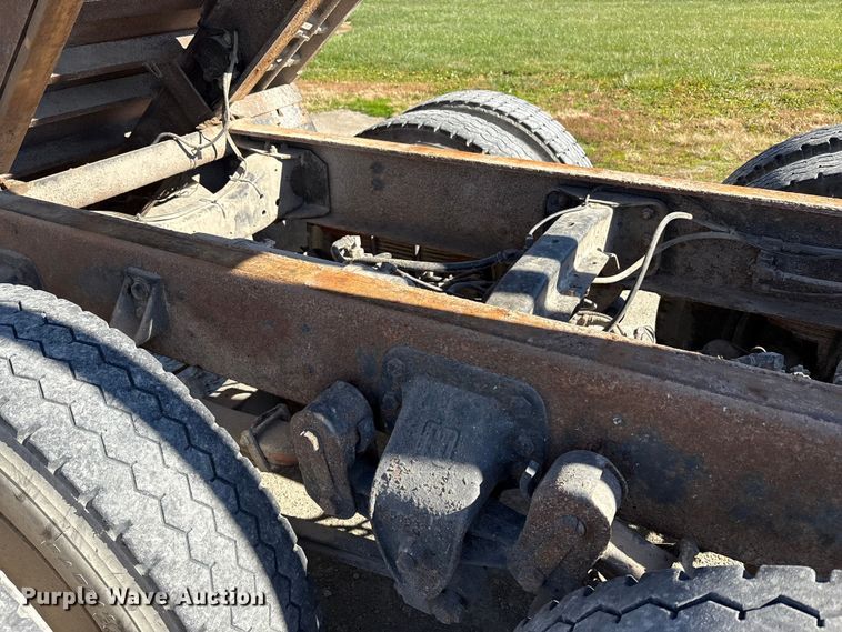 image for item FK1020 1994 Ford L9000 dump flatbed truck