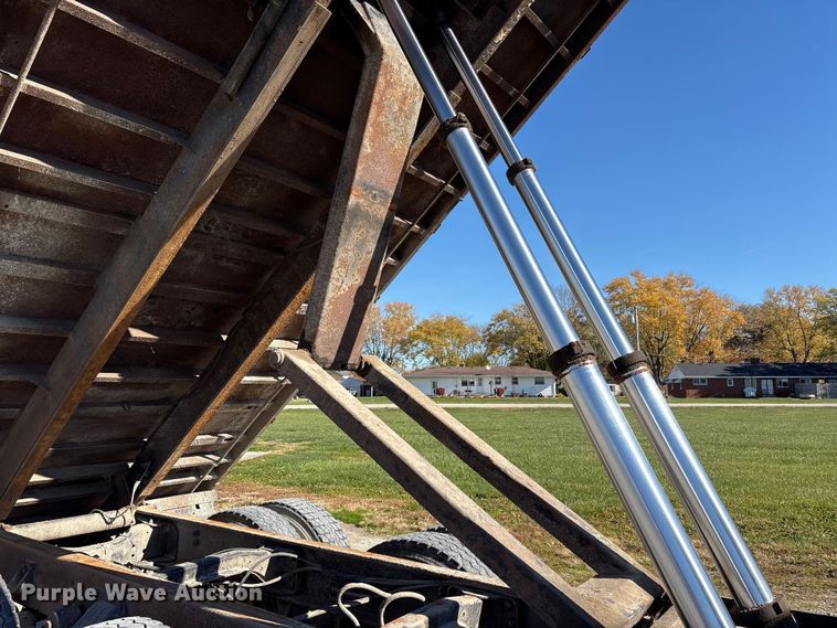 image for item FK1020 1994 Ford L9000 dump flatbed truck