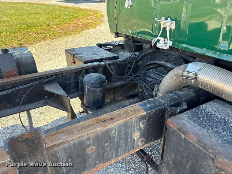 image for item FK1020 1994 Ford L9000 dump flatbed truck