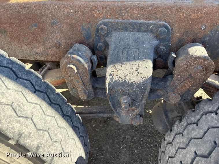 image for item FK1020 1994 Ford L9000 dump flatbed truck