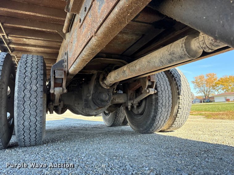 image for item FK1020 1994 Ford L9000 dump flatbed truck