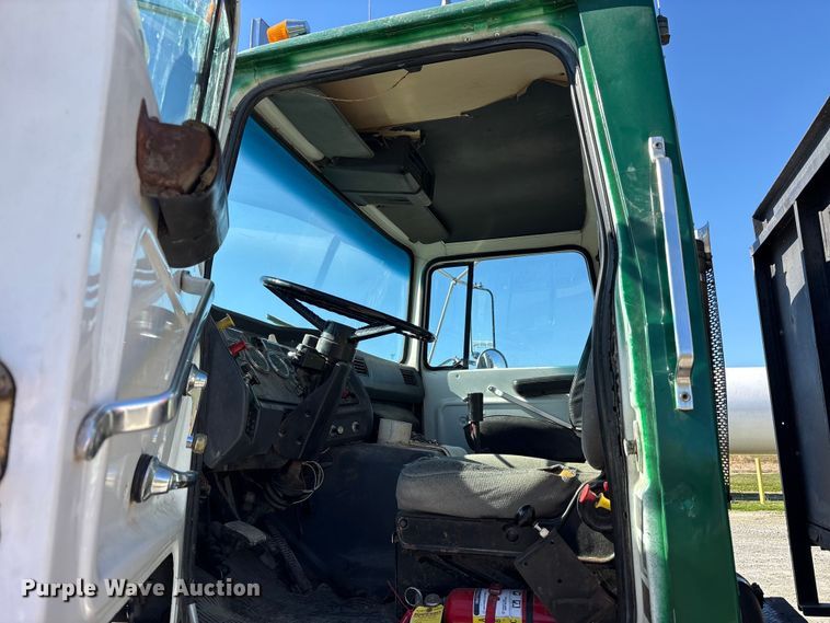 image for item FK1020 1994 Ford L9000 dump flatbed truck