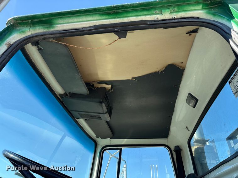 image for item FK1020 1994 Ford L9000 dump flatbed truck