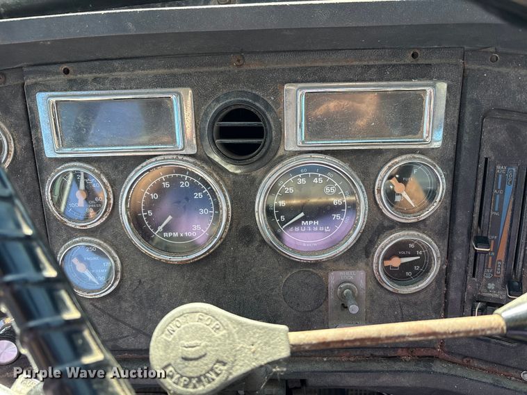 image for item FK1020 1994 Ford L9000 dump flatbed truck