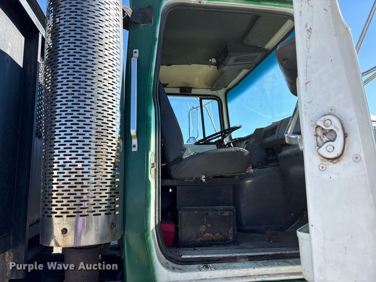 image for item FK1020 1994 Ford L9000 dump flatbed truck