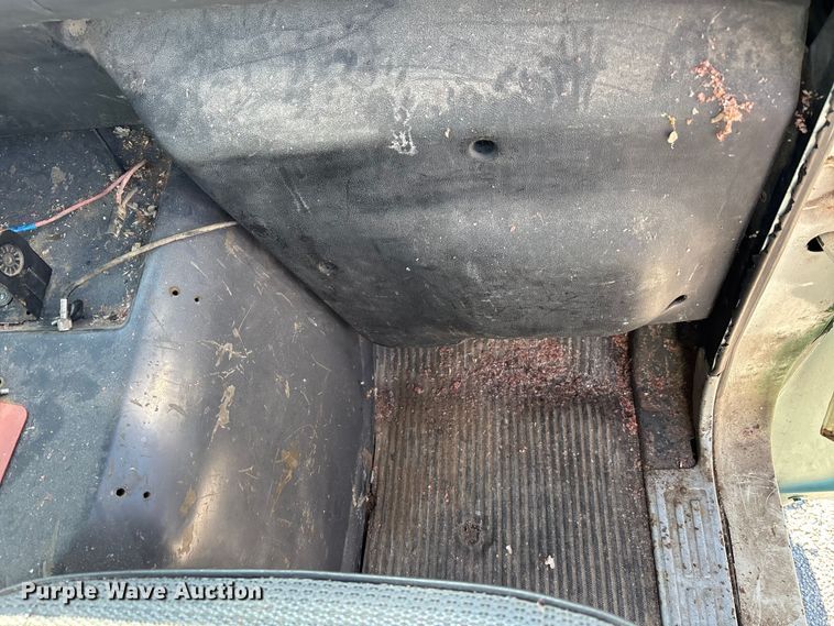 image for item FK1020 1994 Ford L9000 dump flatbed truck