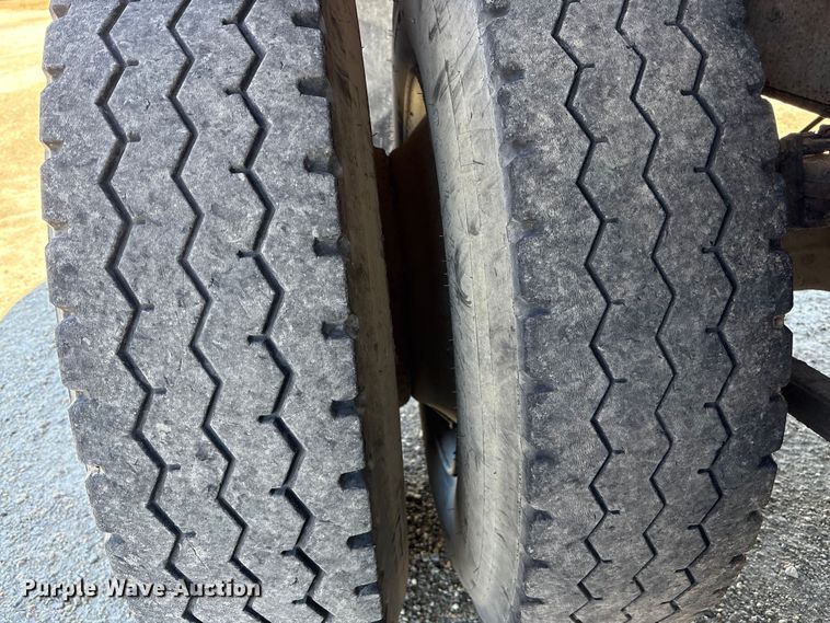 image for item FK1020 1994 Ford L9000 dump flatbed truck