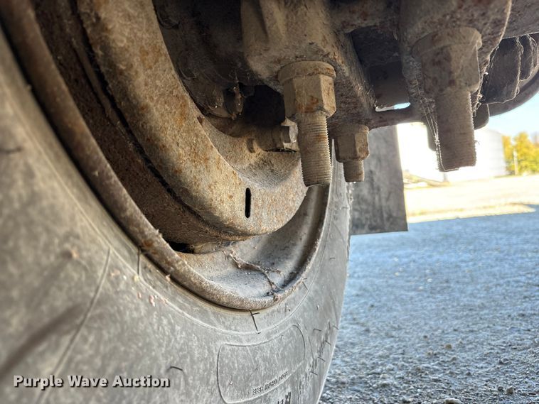 image for item FK1020 1994 Ford L9000 dump flatbed truck